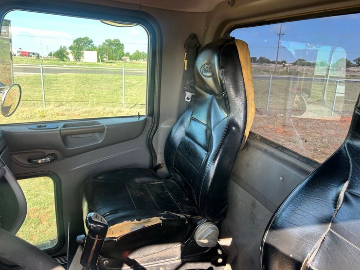 2012-peterbilt-386-image-26