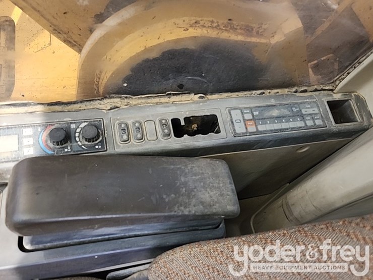 2005-caterpillar-330-image-46