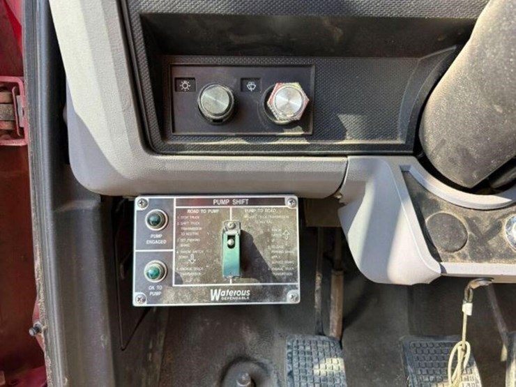 1996-ford-f700-image-16