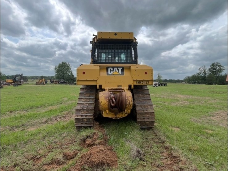 2012-caterpillar-d6t-image-6