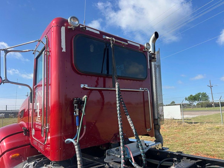 2012-peterbilt-386-image-13