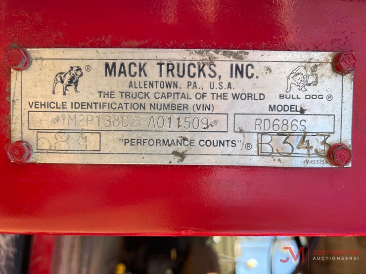 1984-mack-rd686s-image-33