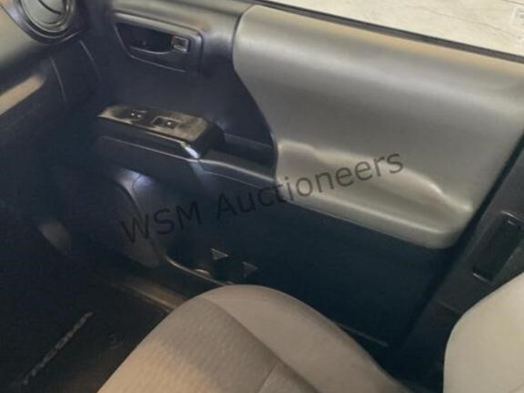 2018-toyota-tacoma-image-21