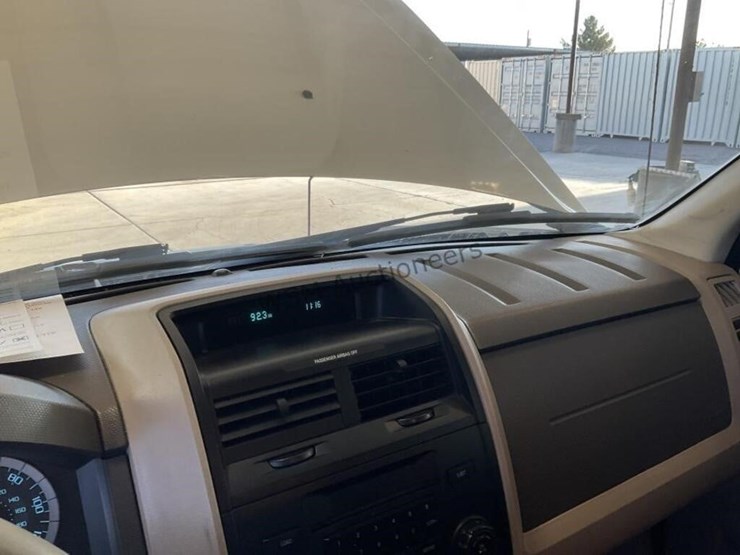 2011-ford-escape-xls-image-18