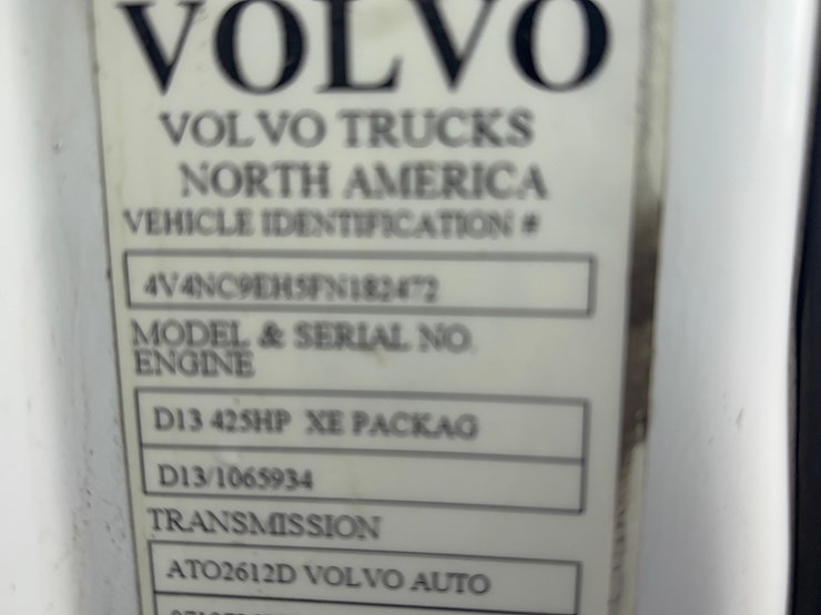 2015-volvo-vnl-semi-image-16