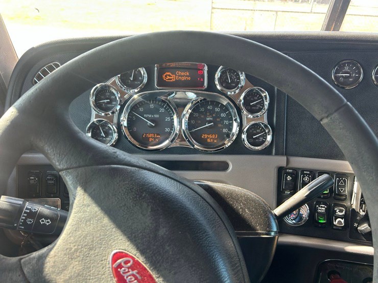 2012-peterbilt-386-image-26