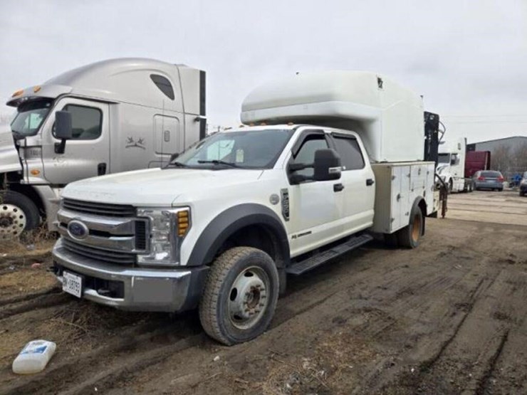 2018-ford-f550-xlt-image-1