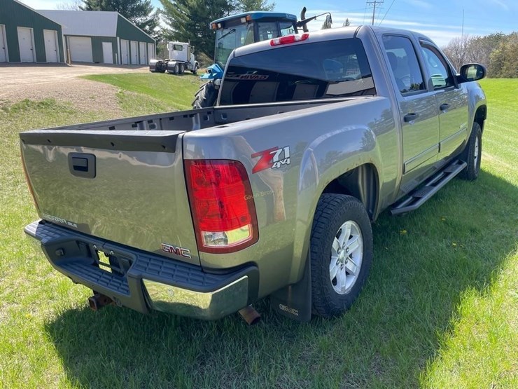 2013-gmc-sierra-sle-z71-pickup-image-4