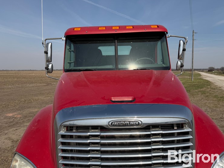 2006-freightliner-columbia-120-image-17