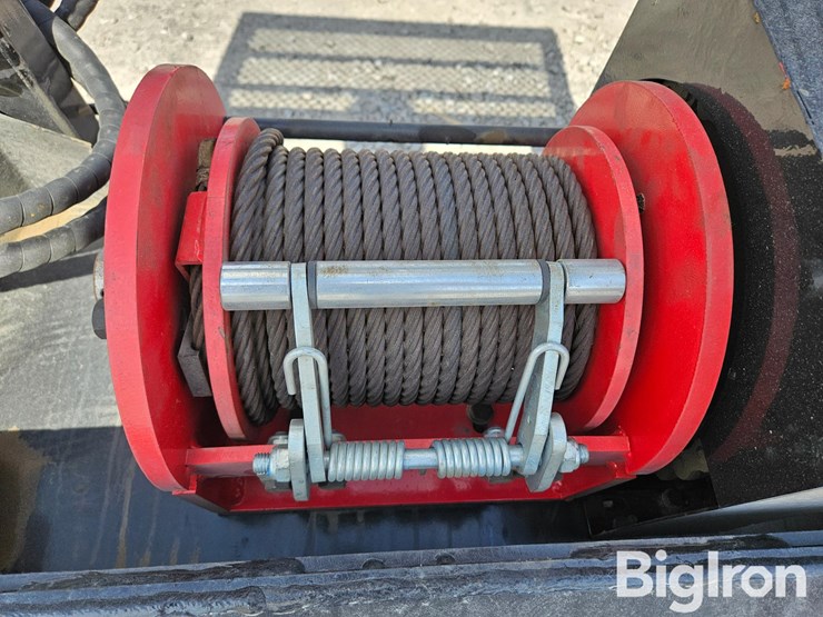 2025-massey-ferguson-730-image-16