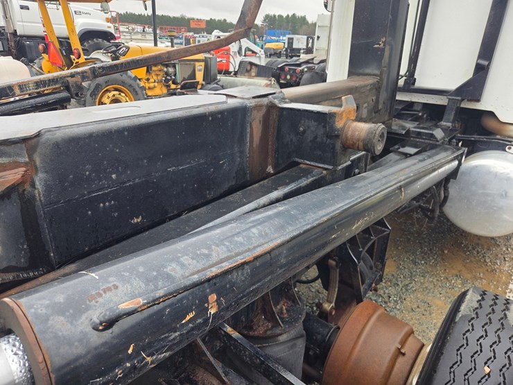 1995-peterbilt-357-image-33