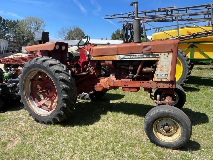 farmall-656-gas-tractor-image-1