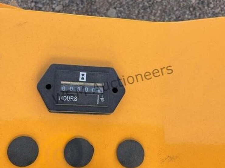 2026-miva-15-mini-excavator-image-10