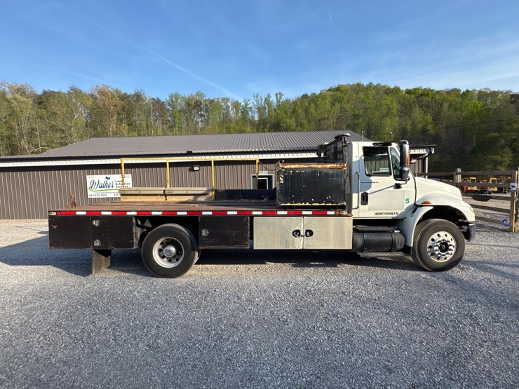 2005-international-durastar-4400-image-1