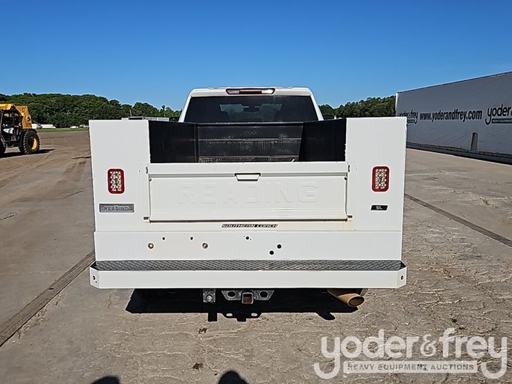 2022-chevrolet-2500hd-image-13