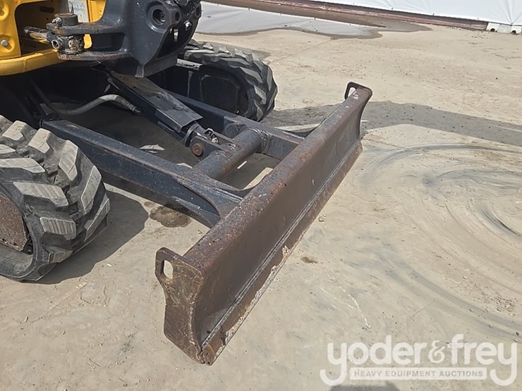 2019-deere-35g-image-23