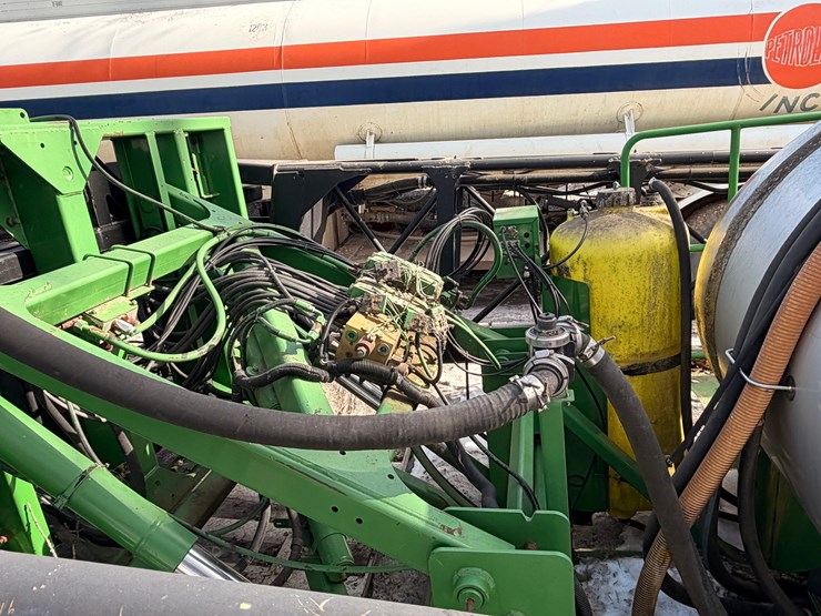 sprayer-boom-and-tank-image-4