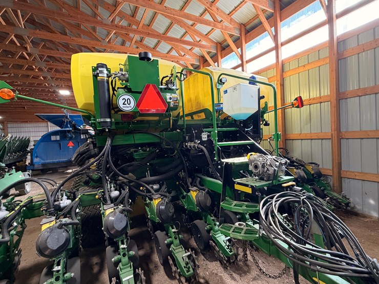 2024-john-deere-db66-image-21