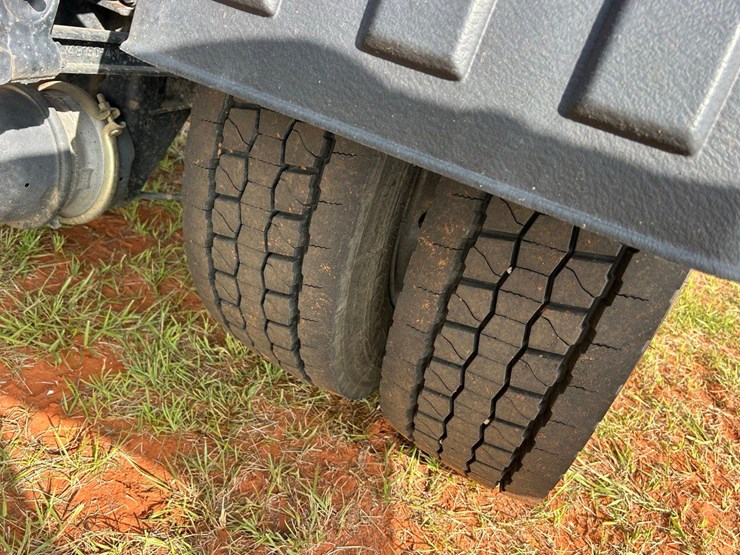 2009-kenworth-t300-image-6