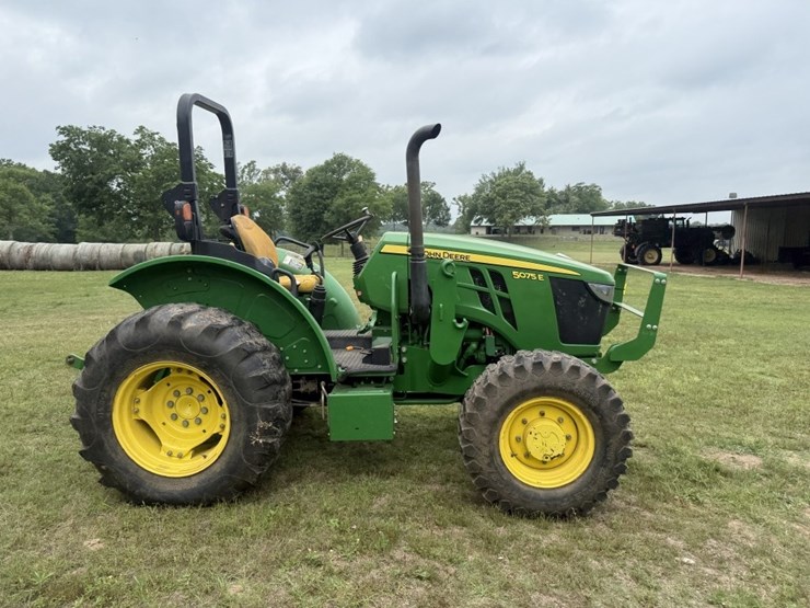 2020-john-deere-5075e-image-4