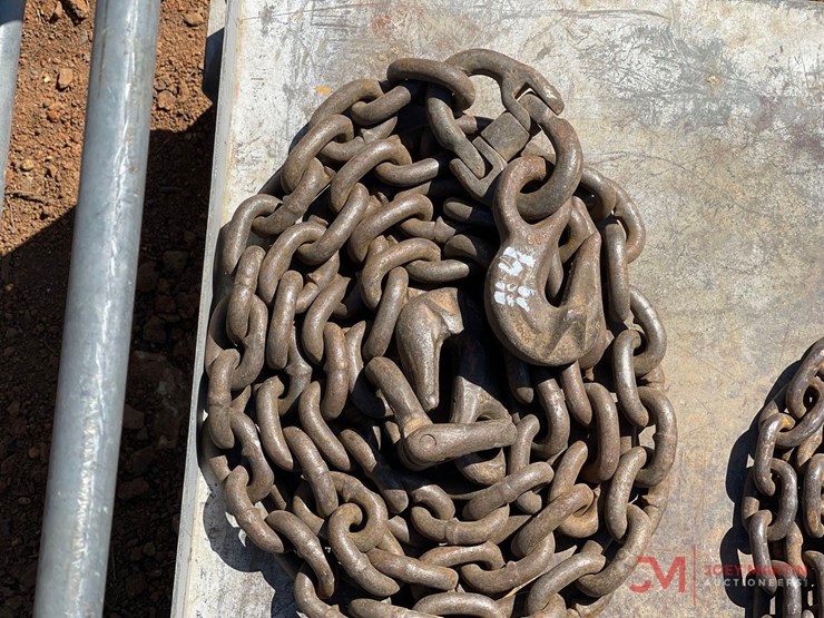3/8"-chain-with-hooks-image-1