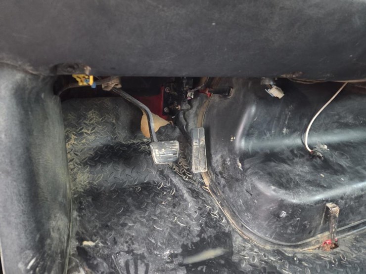 2005-massey-ferguson-8-image-52