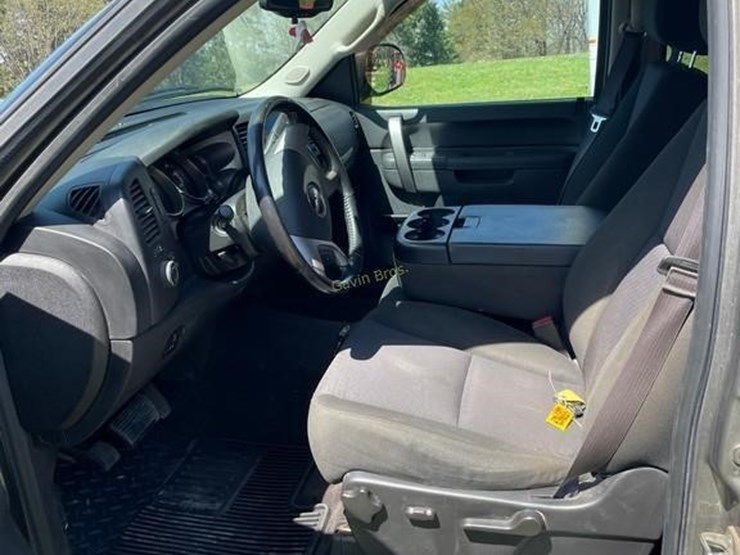 2013-gmc-sierra-sle-z71-pickup-image-9