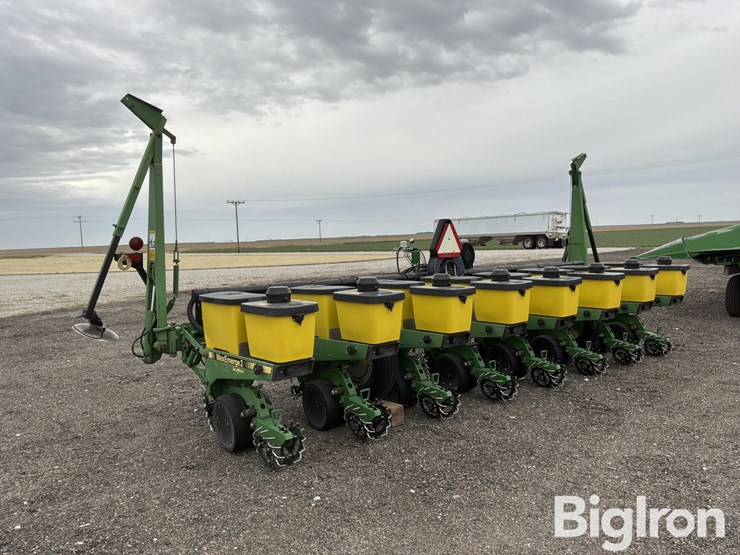 john-deere-7300-image-7