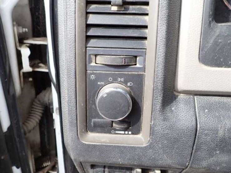 2011-dodge-5500-hd-s/a-service-truck-3d6wu7el3bg61-image-17