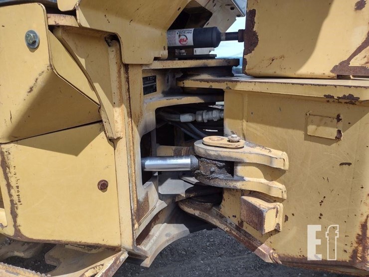 2011-caterpillar-525c-image-15