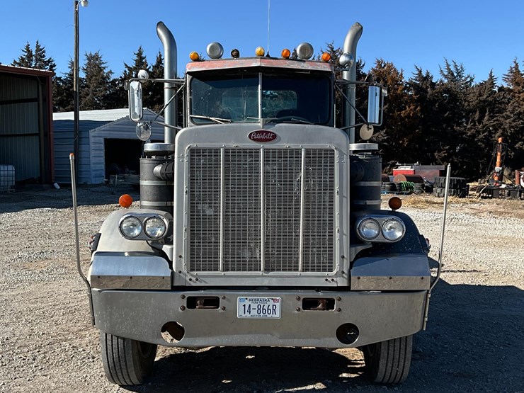 1976-peterbilt-359-image-2