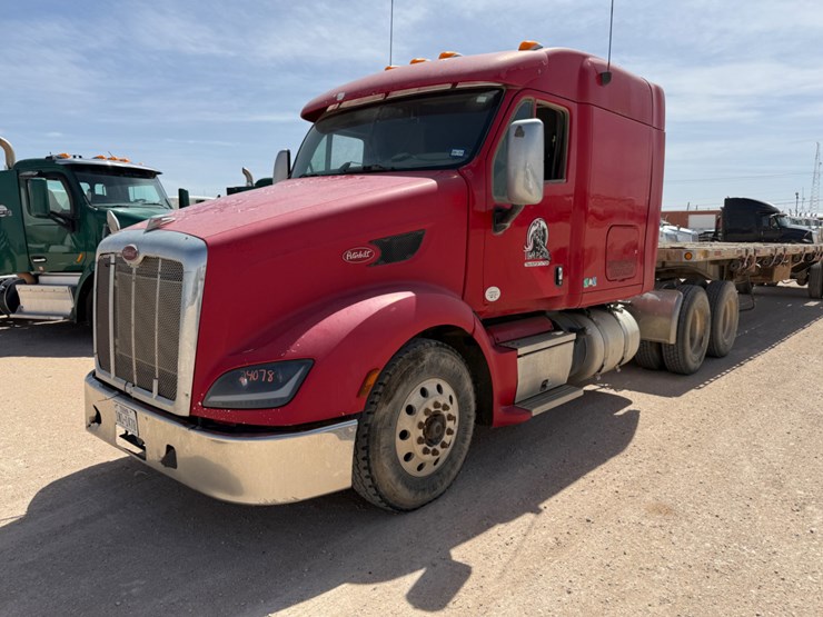 2012-peterbilt-587-image-1