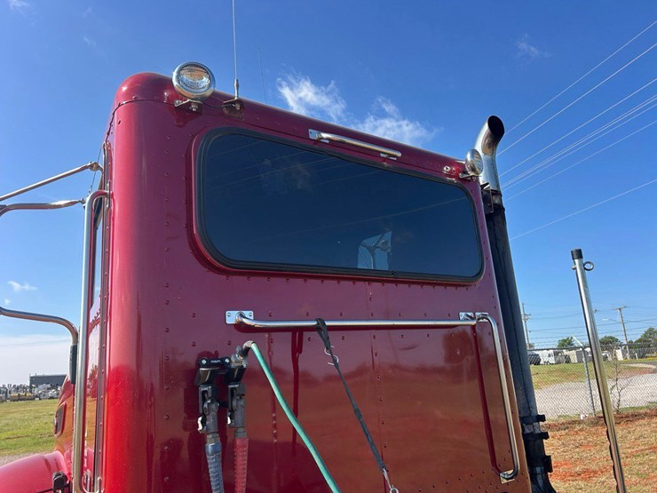 2012-peterbilt-386-image-15
