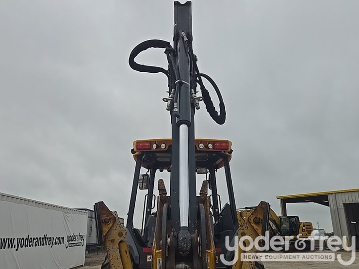 2021-deere-410l-image-38