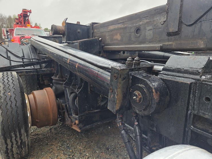 1995-peterbilt-357-image-46