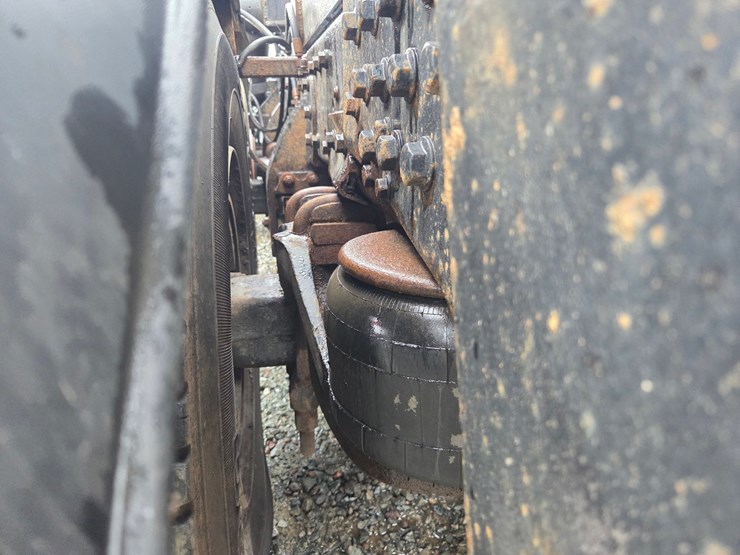 1995-peterbilt-357-image-45