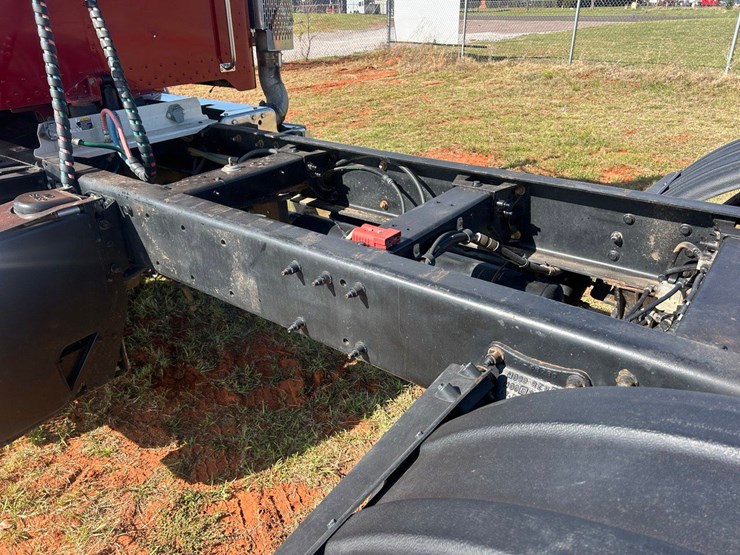 2012-peterbilt-386-image-12