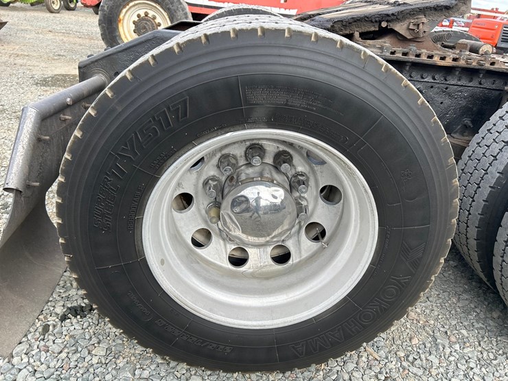 2009-volvo-10-image-73