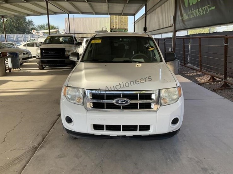 2011-ford-escape-xls-image-3