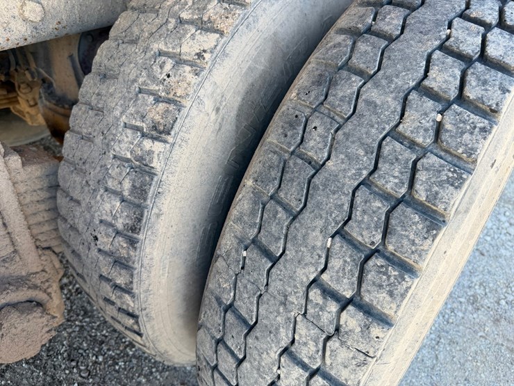 1995-mack-cl713-image-85