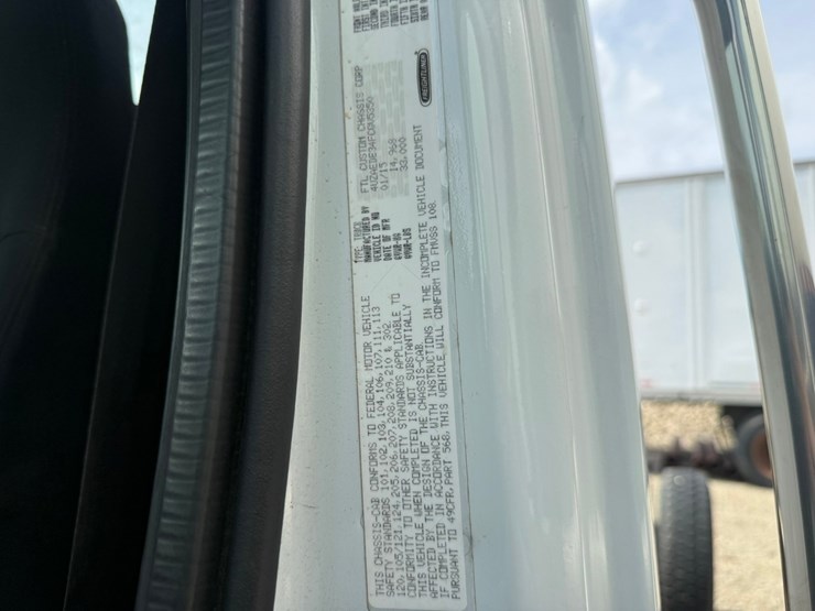 #1174-•-2015-freightliner-cab-and-chassis-image-71