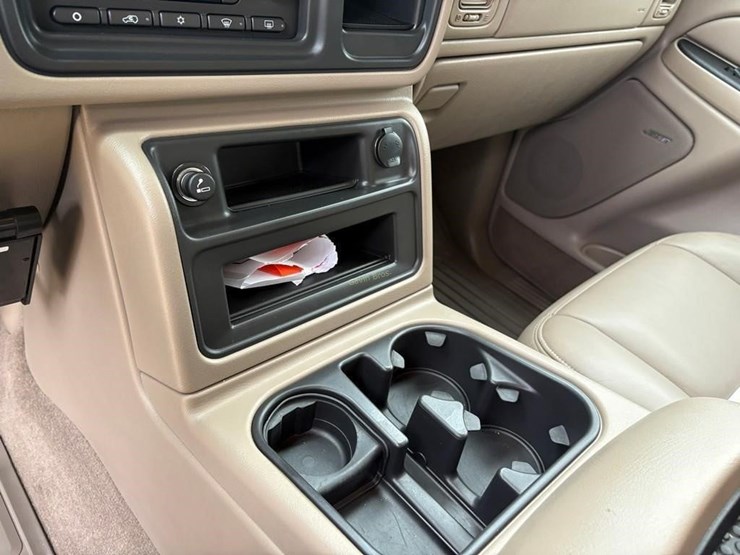 2004-gmc-sierra-2500-image-19