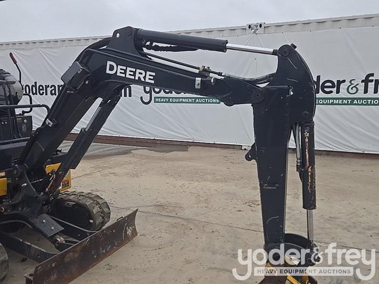 2022-deere-17g-image-32