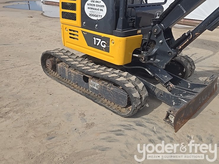 2022-deere-17g-image-16
