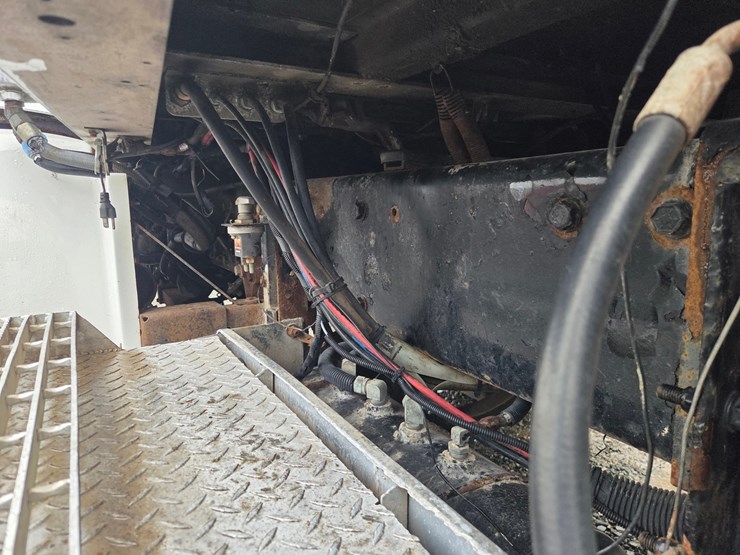 1995-peterbilt-357-image-24