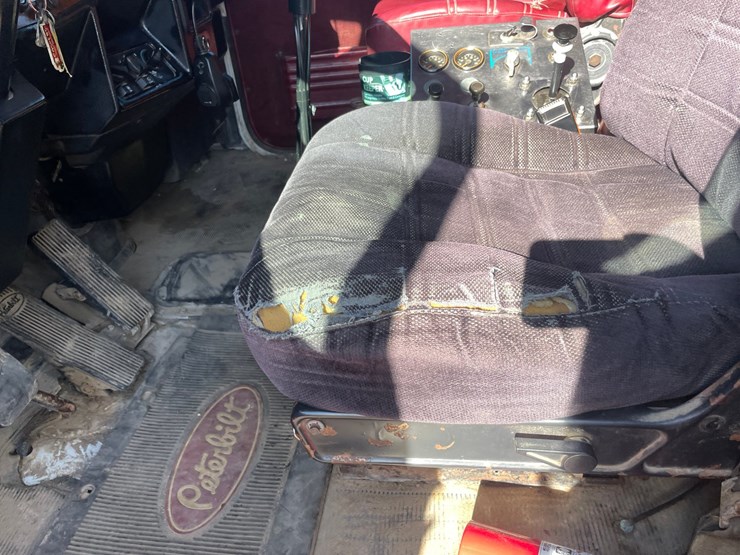 1998-peterbilt-378-image-41