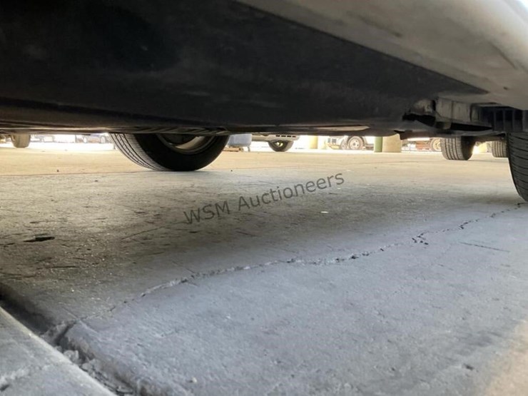 2011-bmw-528i-sdn-image-25