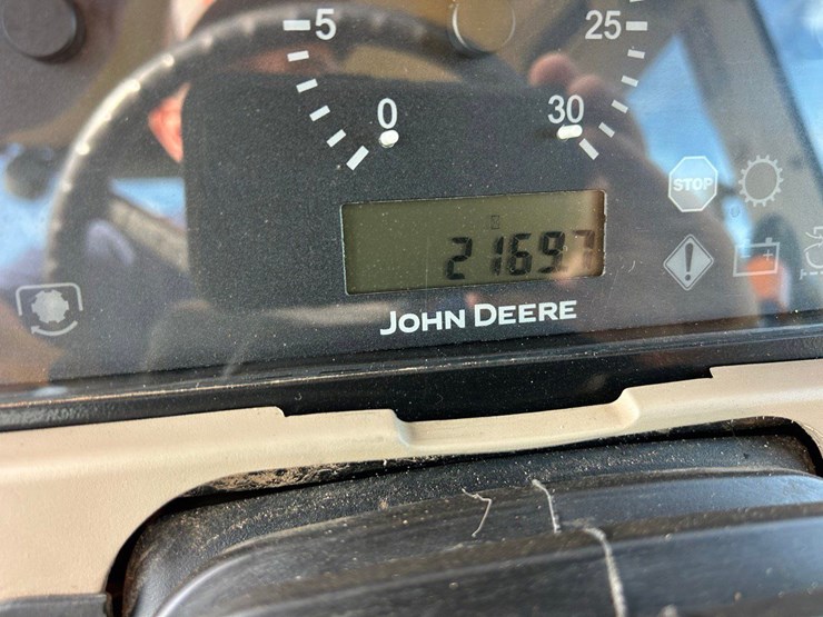 2010-john-deere-6115d-image-30
