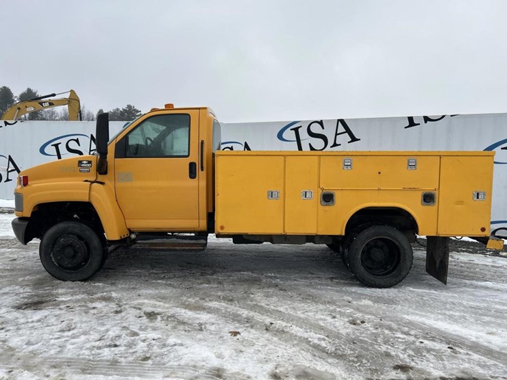 2005-massey-ferguson-8-image-2
