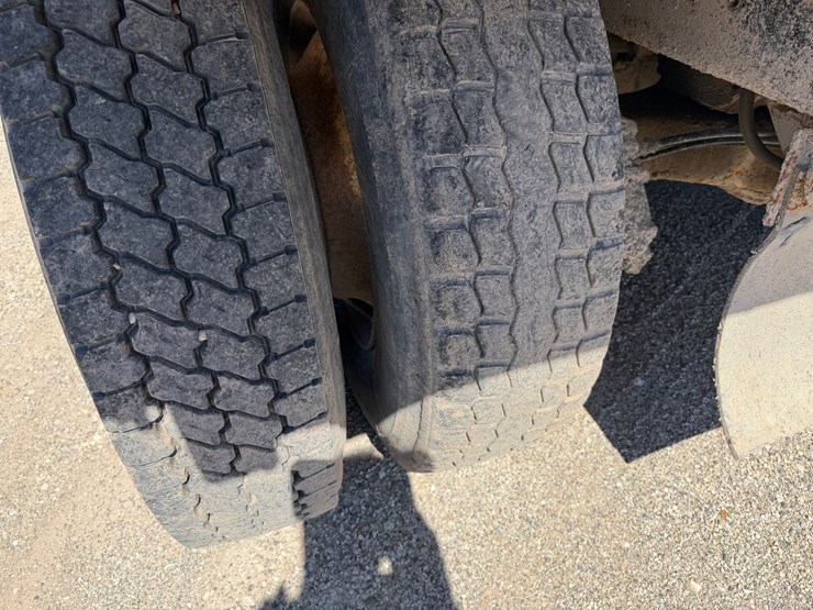 1995-mack-cl713-image-78